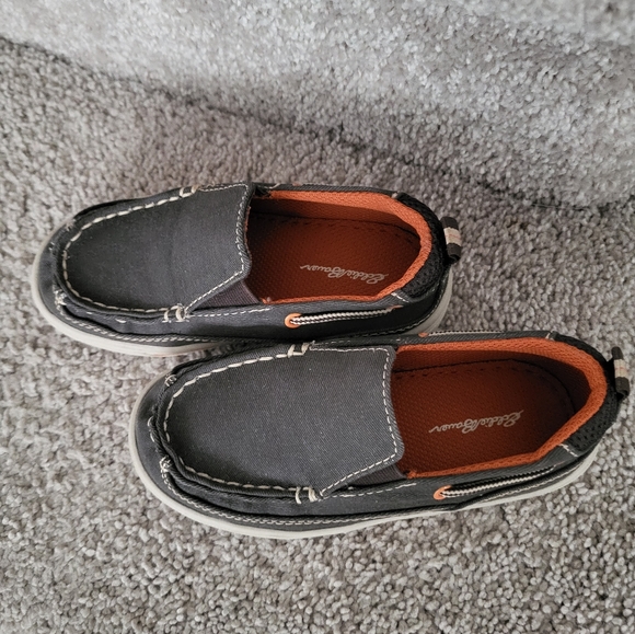 Eddie Bauer Boys Slip ons NEW - Picture 2 of 6